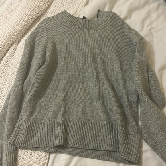 H&M Sweater - Picture 2 of 4